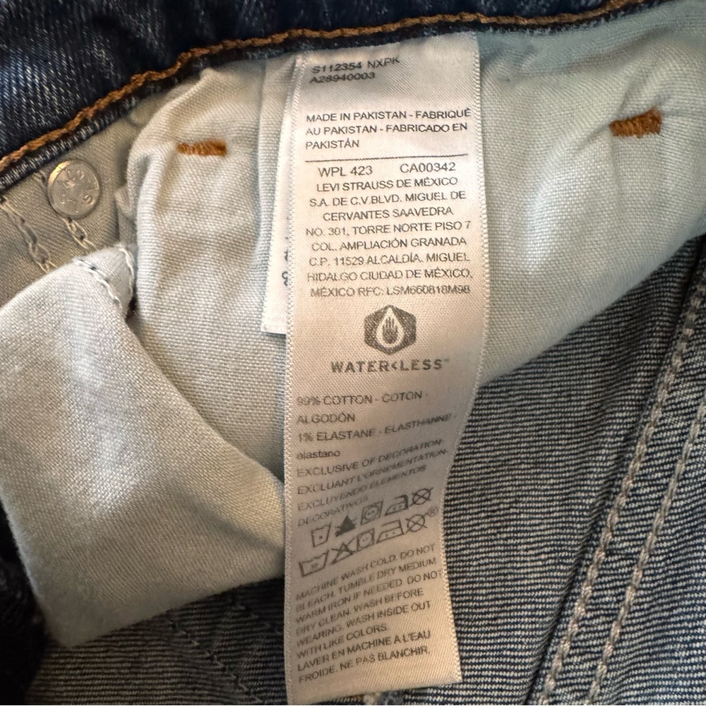 Signature by LEVI STRAUSS loose jeans, size 29x30 - Picture 8 of 9
